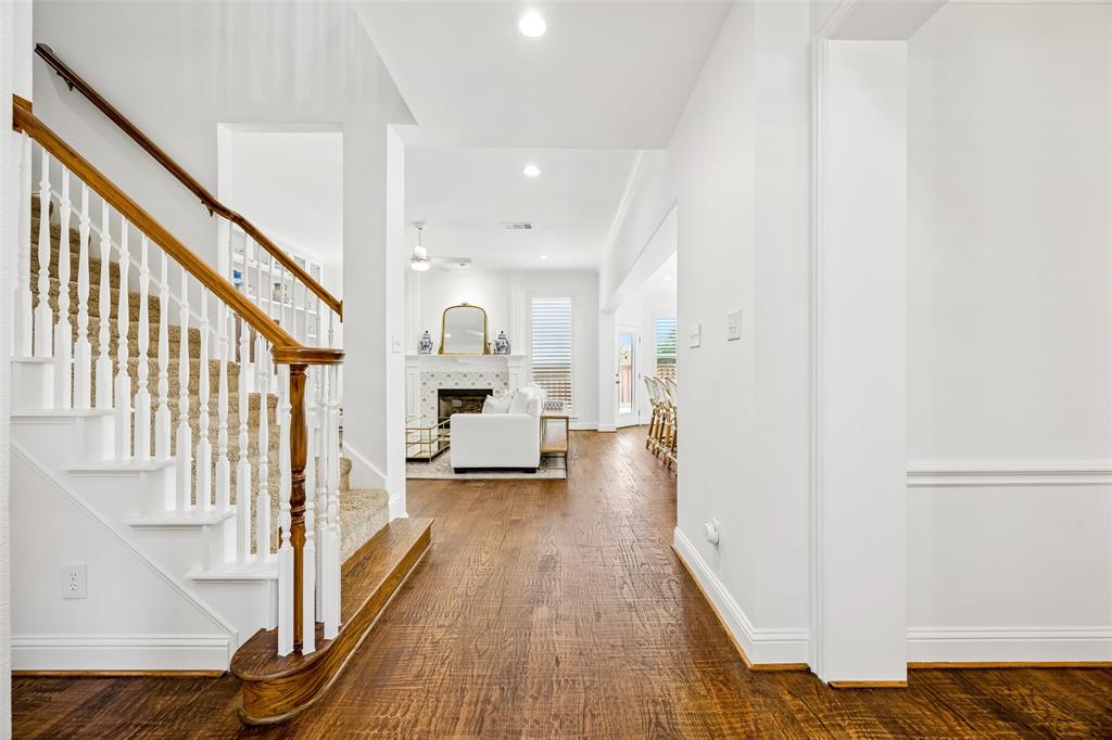 6909 Wandering Way