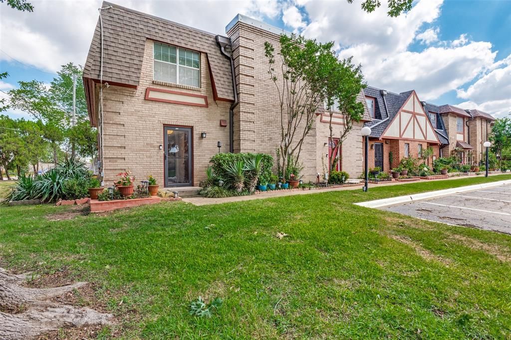 Photo of 1813 E Grauwyler Road E #142G, Irving, TX 75061 (MLS # 21261524)
