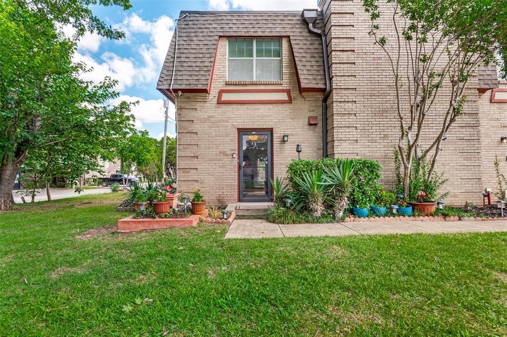 Photo of 1813 E Grauwyler Road E #142G, Irving, TX 75061 (MLS # 21261524)
