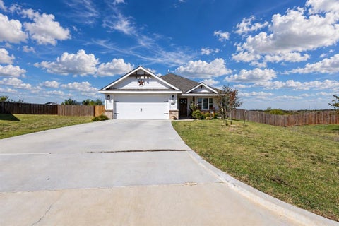 Photo of 110 Aquilla Way E, Hillsboro, TX 76645 (MLS # 21419371)