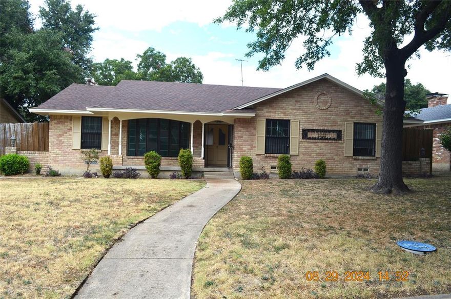 Fascinating Oak Cliff home nestled in the heart of Dallas in close proximity to Parks, Airports, Malls, and major expressways.  Midcentury Modern showcases 4br, two bath and two living areas plus full size utility room.  This property won't last long!