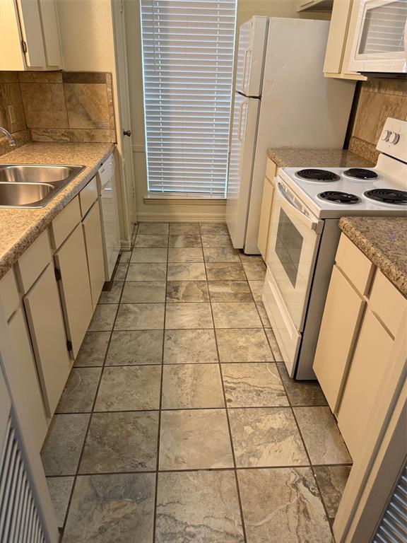 High Hollows Condo - Residential