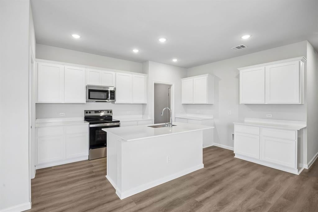 1147 Loch Way