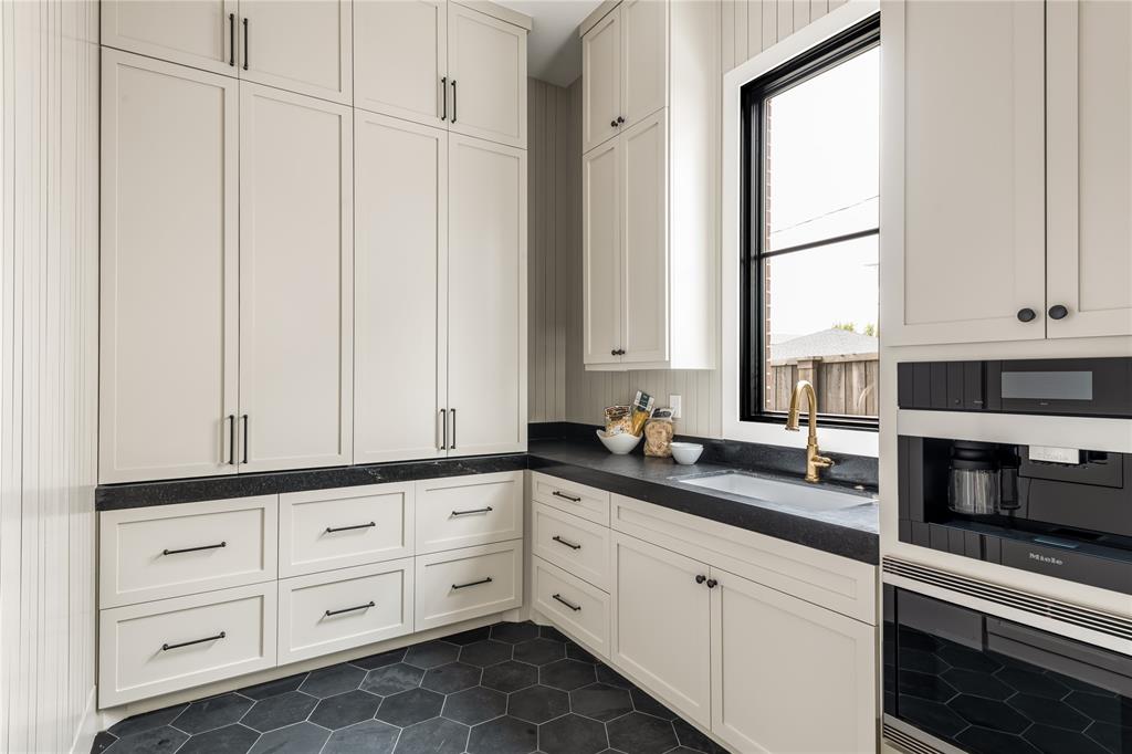 NORTH RIDGE ESTS - Residential