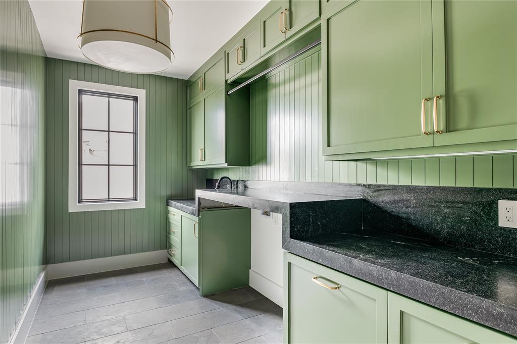 NORTH RIDGE ESTS - Residential