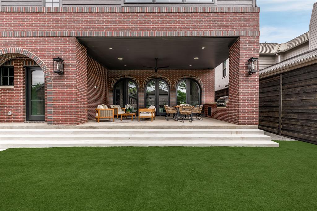 NORTH RIDGE ESTS - Residential