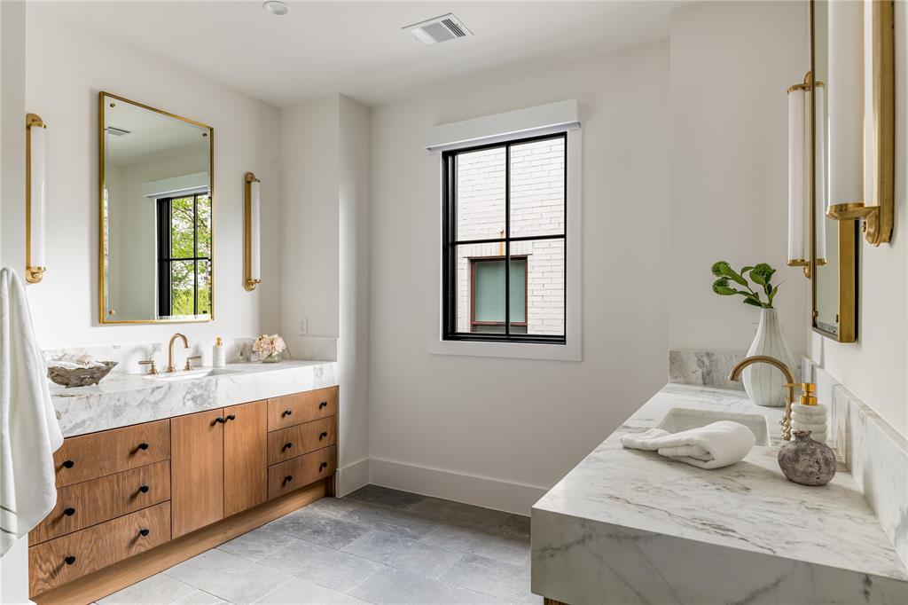 NORTH RIDGE ESTS - Residential