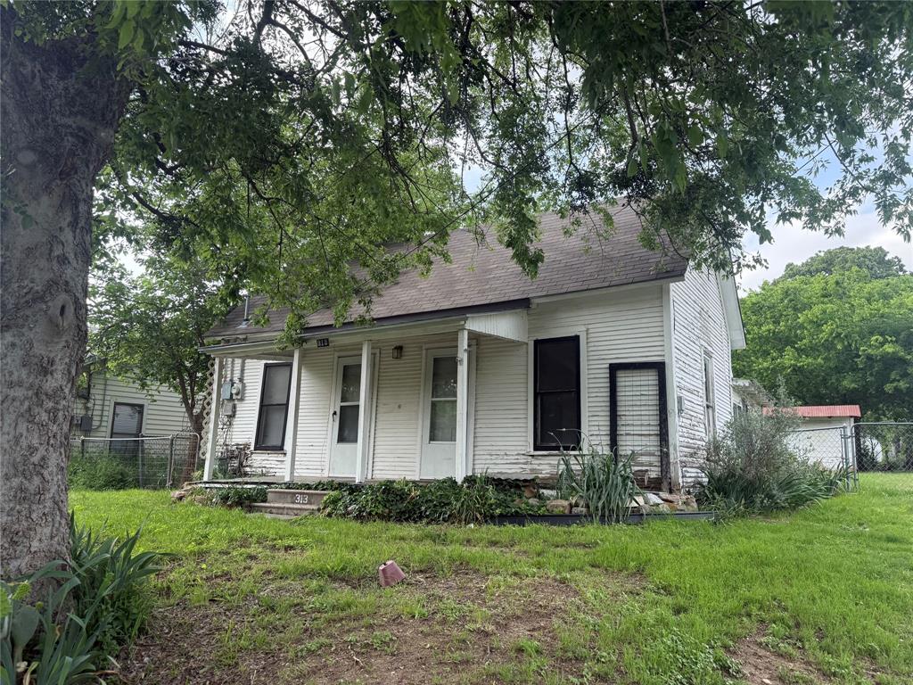 313 Throckmorton Street