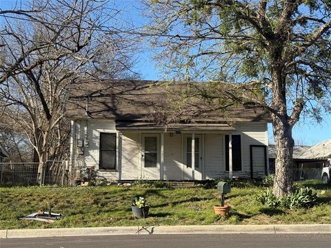313 Throckmorton Street Weatherford TX 76086