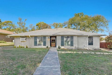 Photo of 1805 Skyline Drive, Sherman, TX 75092 (MLS # 21157849)