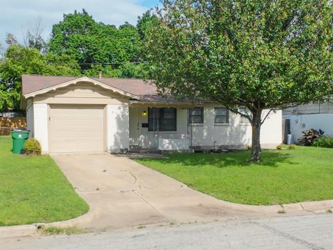 3704 Eastridge Drive Haltom City TX 76117