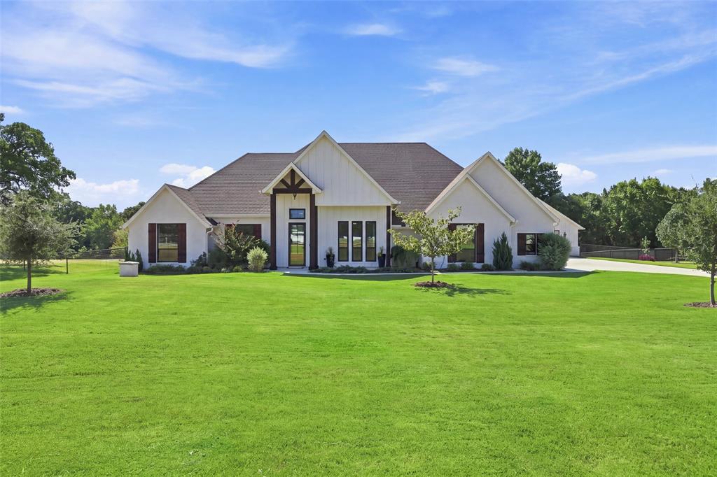 1072 Paradise Parkway