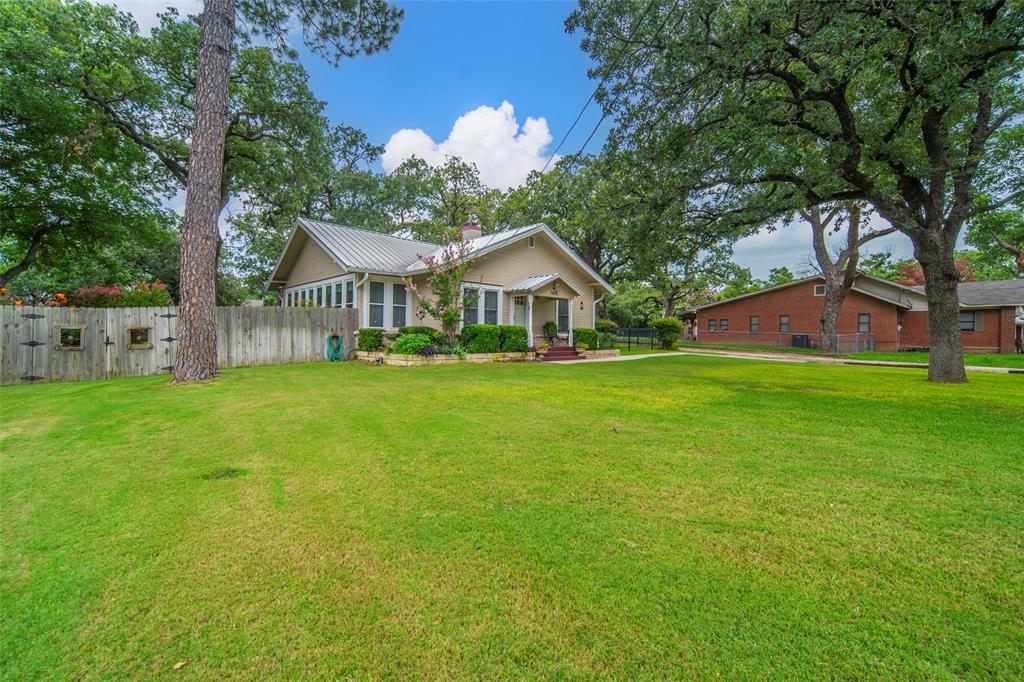 1422 E Bankhead Drive