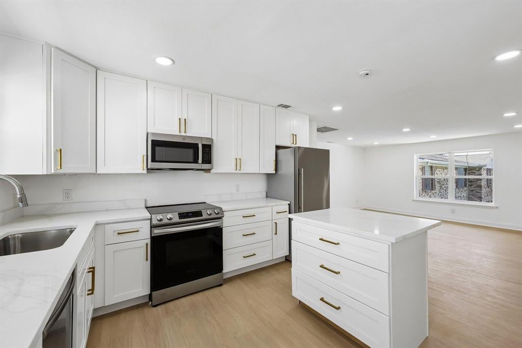 5050 Matilda Street 225