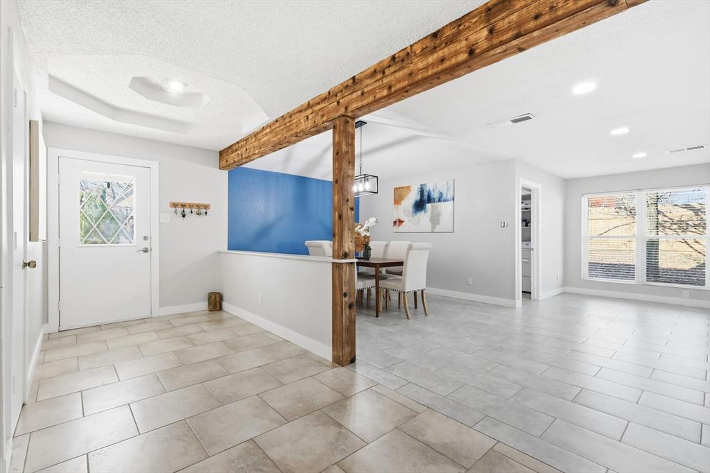 5601 Edgewater Circle