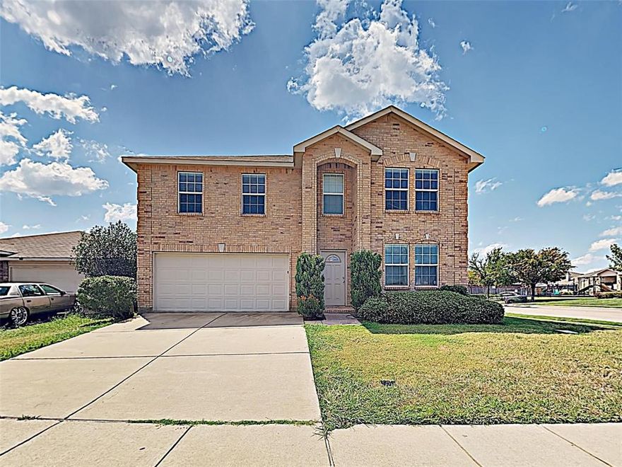 This spacious home on a corner lot offers plenty of room for comfortable living. As you enter, you’ll find a formal dining room and a cozy den just to the right. All bedrooms are generously sized and located upstairs for added privacy. The primary suite is a true retreat, featuring a garden tub, separate shower, walk-in closet, and dual sinks. Upstairs also includes an additional living or game room, perfect for family gatherings or entertaining guests.
Enjoy the cozy wood-burning fireplace in the downstairs family room—ideal for those chilly winter evenings. Throughout the home, you’ll find 2-inch blinds and warm, neutral tones that create a welcoming atmosphere. Step outside to a gigantic backyard, perfect for outdoor activities and relaxation. Plus, the community playground is within walking distance!