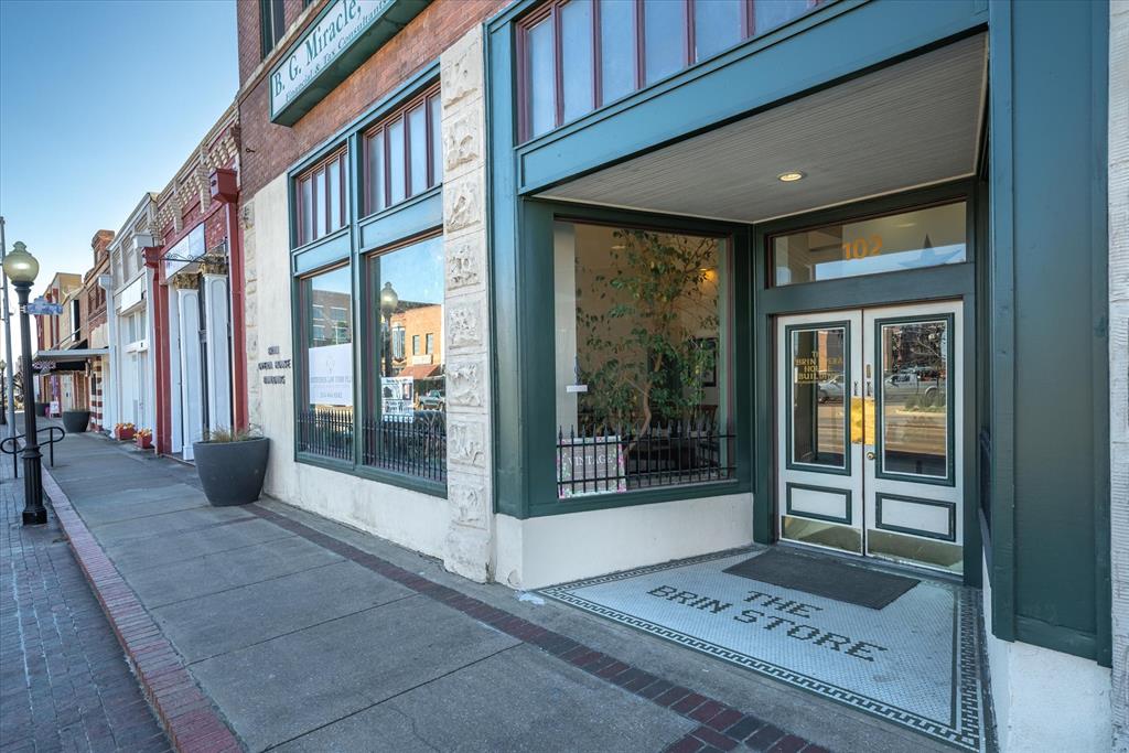 102 E Moore Avenue