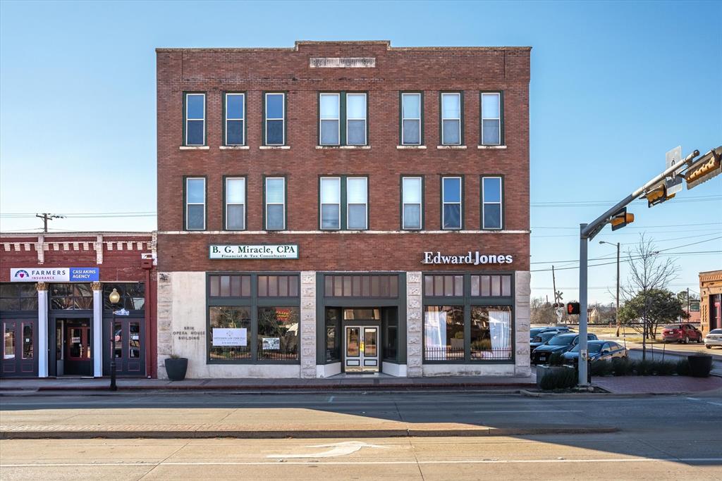 102 E Moore Avenue