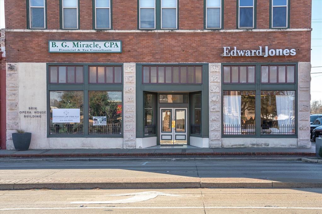 102 E Moore Avenue