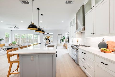 Tiny photo for 5710 Vanderbilt Avenue, Dallas, TX 75206 (MLS # 21078622)