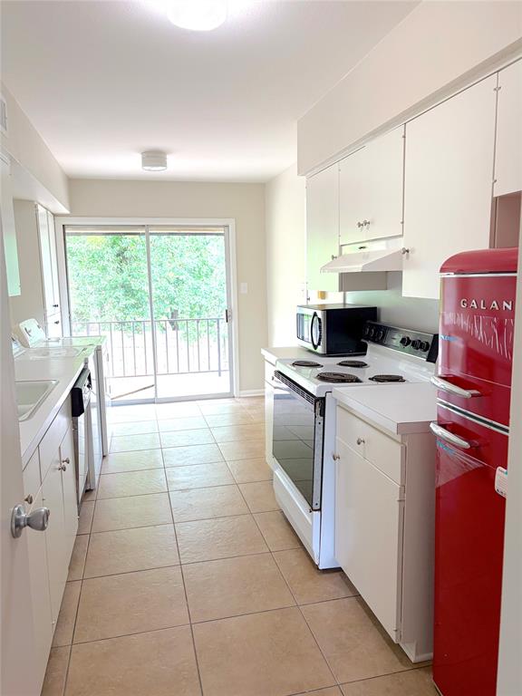 7000 Creswell Road 215