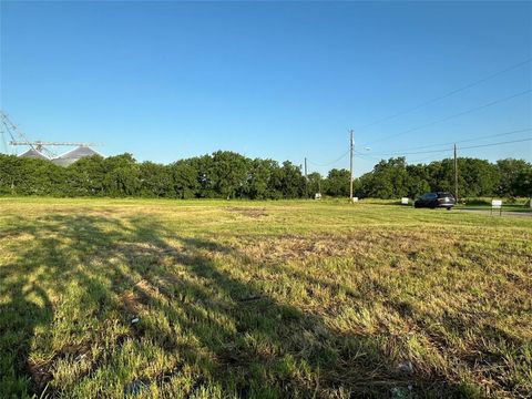 527 W Oak Street Gunter TX 75058