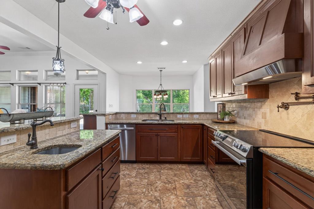 657 Hidden Lakes Boulevard