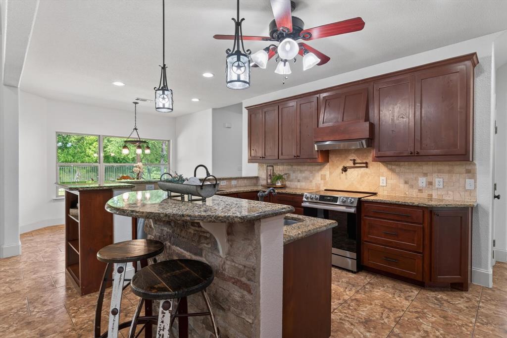 657 Hidden Lakes Boulevard