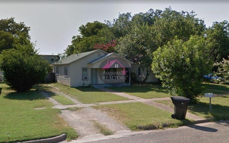 Affordable & Adorable 2 bedroom home!

Well maintained 2 bedroom home with lots of space! Very big country kitchen. Very convenient to Hendrick Medical Center, Hardin Simmons and ACU. Chain link dog run.

Beware of scammers. This property is leased and managed by Augusta Realtors only. All applications & leases are completed through Appfolio. We will not ask for funds through Venmo, CashApp, etc. All funds are paid to our office or through our software.
