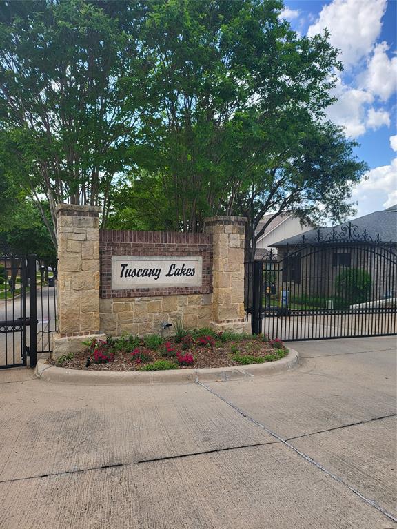 6401 Vintage Lake Drive