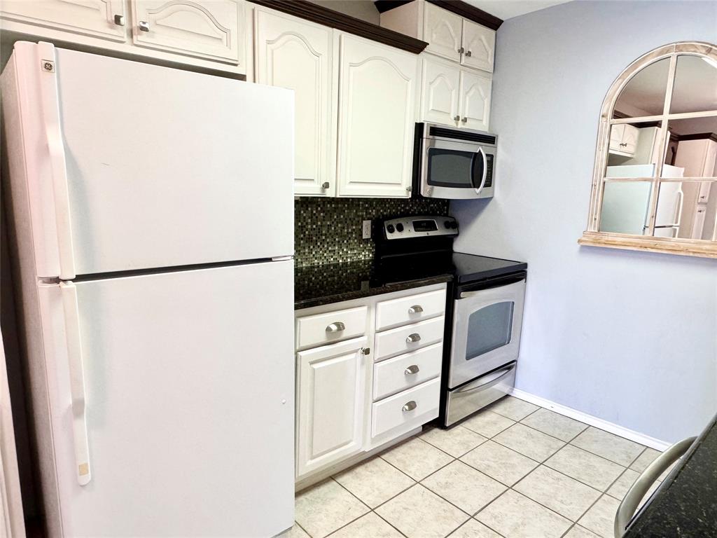 RIDGLEA EST CONDO - Residential Lease