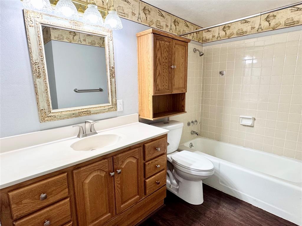 RIDGLEA EST CONDO - Residential Lease