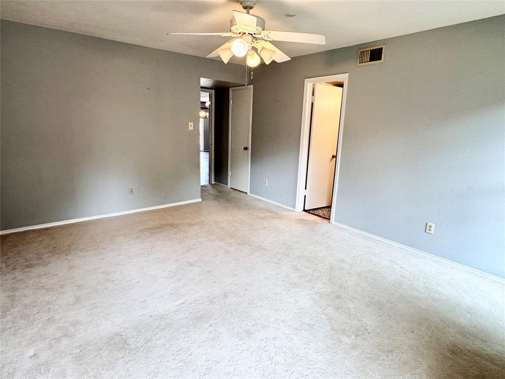 RIDGLEA EST CONDO - Residential Lease