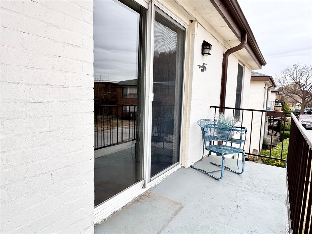 RIDGLEA EST CONDO - Residential Lease