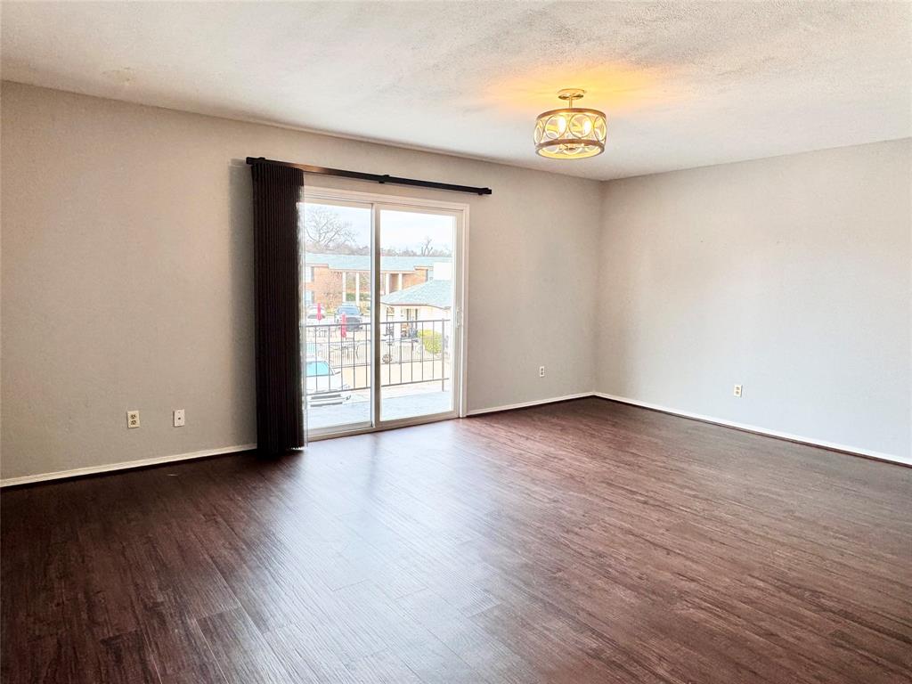 RIDGLEA EST CONDO - Residential Lease