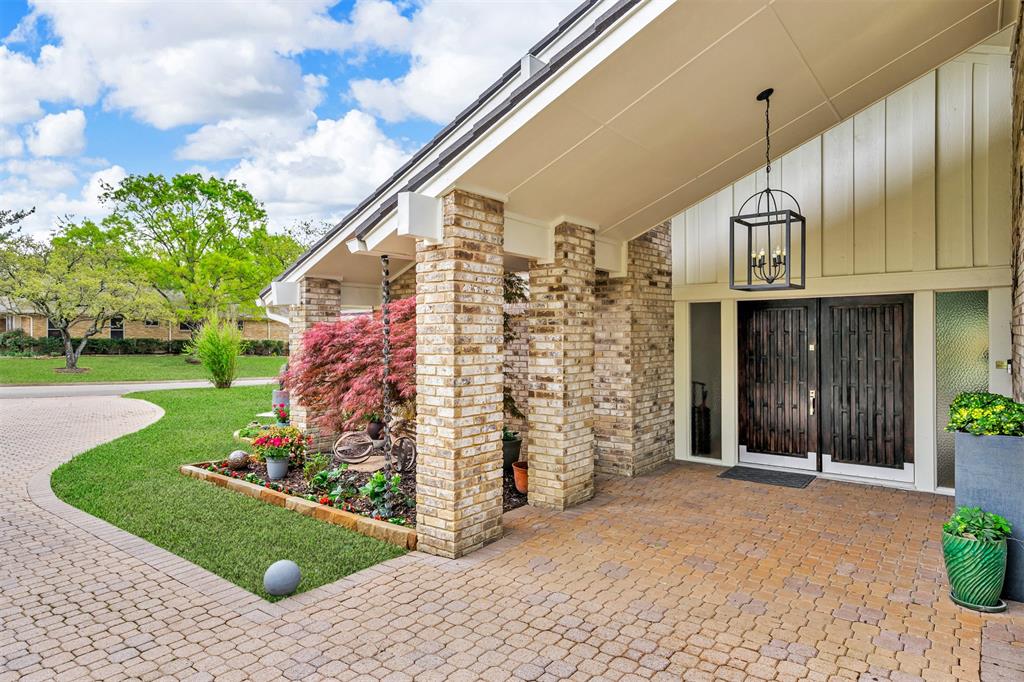 6624 Glenhurst Drive
