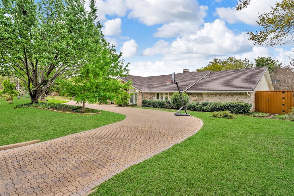 6624 Glenhurst Drive