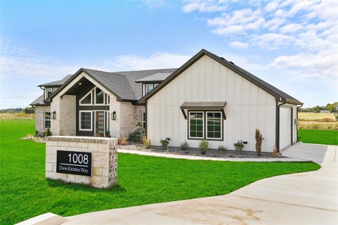 Photo of 1008 DIXIE ESTATES Way, Whitesboro, TX 76273 (MLS # 21392937)