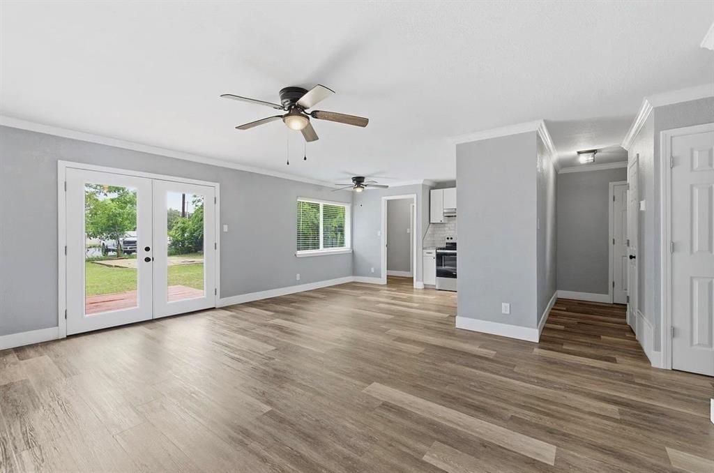 Photo of 309 Kessler Drive, Granbury, TX 76048 (MLS # 21320402)