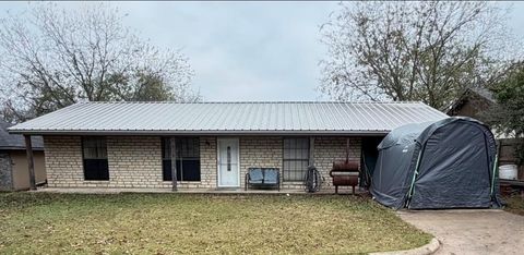 1429 W Torrey Street Granbury TX 76048