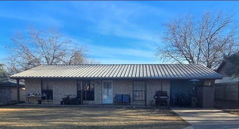 1429 W Torrey Street Granbury TX 76048