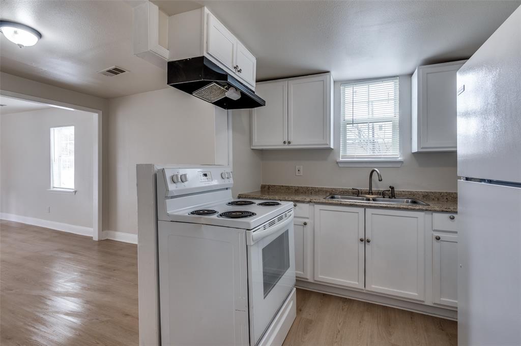 Lincoln Manor - Residential