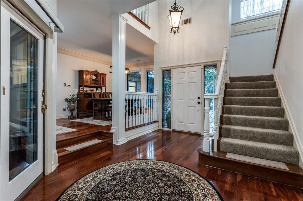 1806 Lakeshore Court
