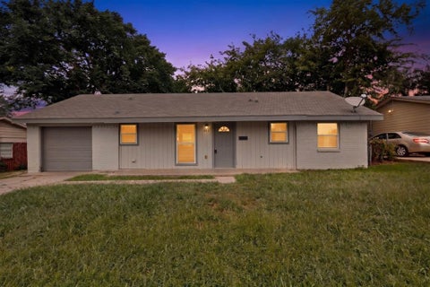 Photo of 303 Westwood Drive, Euless, TX 76039 (MLS # 21311056)