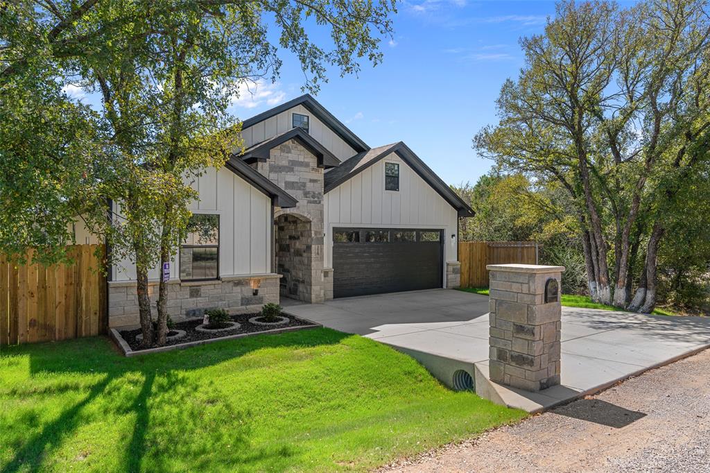 3025 Red Oak Drive