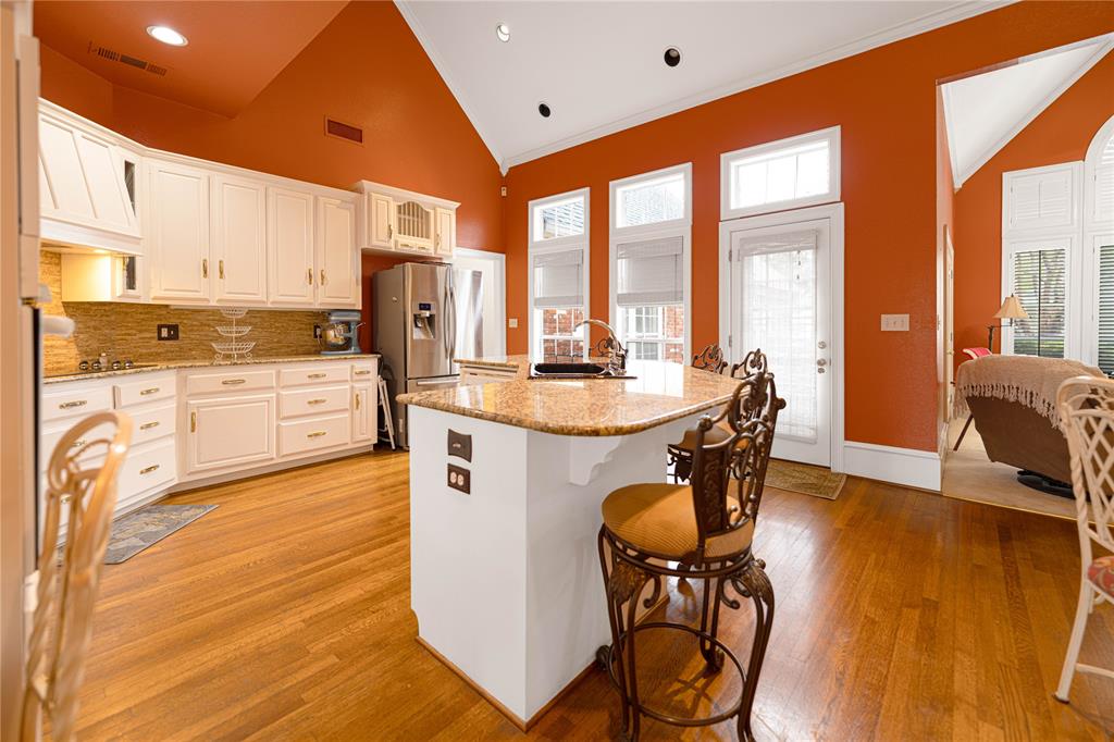 1204 Lakeridge Drive