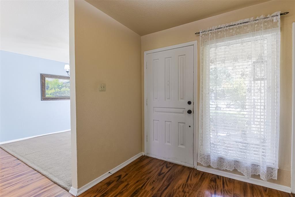 2814 Hedgeway Drive