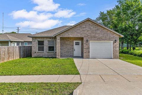 Photo of 4210 Park Street, Greenville, TX 75401 (MLS # 21267926)