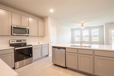 Photo of 951 Hurstwood Drive, Van Alstyne, TX 75495 (MLS # 21198300)