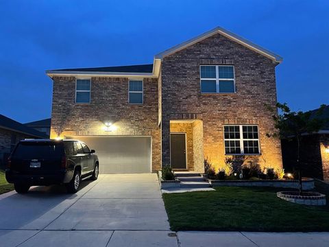 Photo of 5408 Stone Meadow Lane, Fort Worth, TX 76179 (MLS # 21198174)